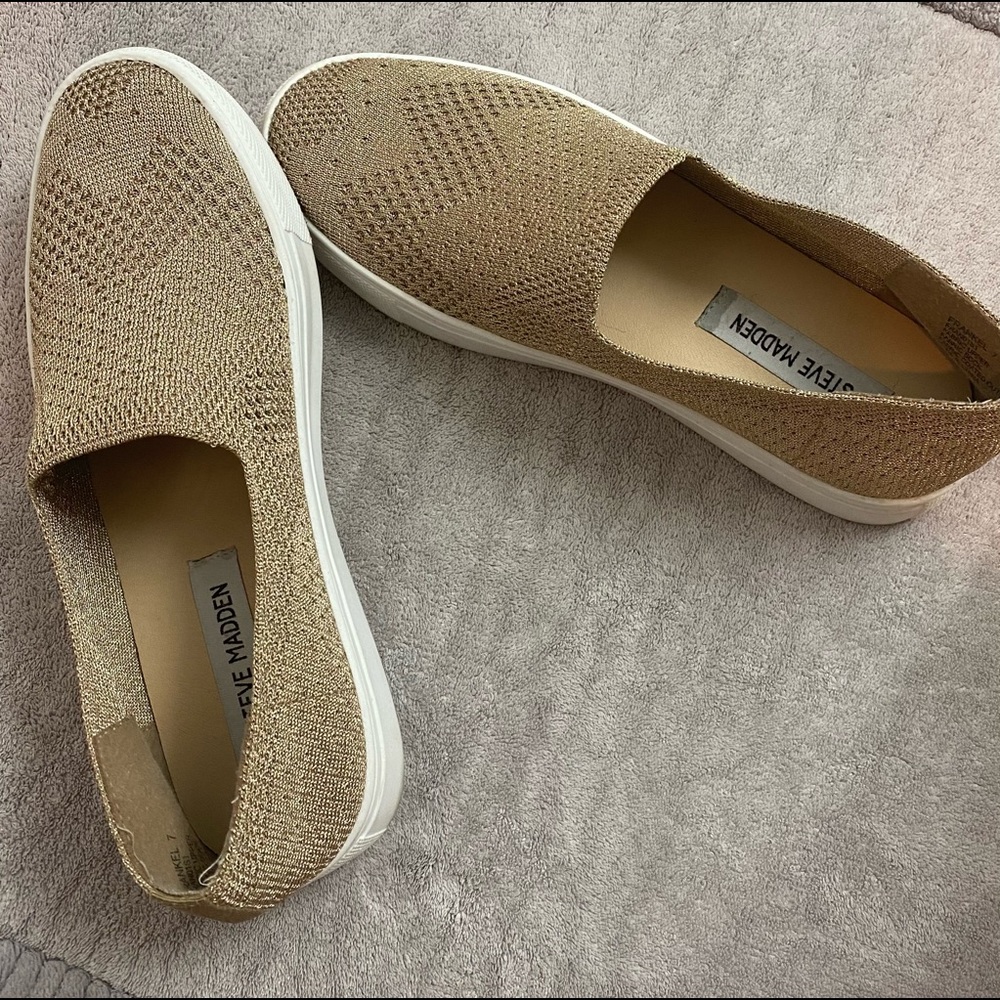 Steve Madden Slip on shoes
